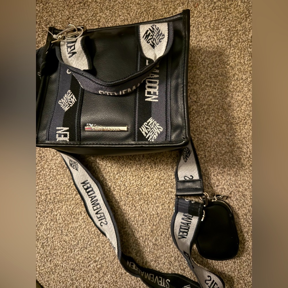 Steve Madden little purse/ cross body purse
